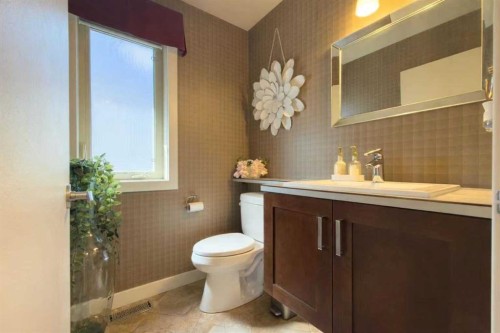 534 Canyon Cove West, Lethbridge, AB - Indoor Photo Showing Bathroom