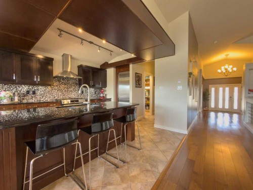 534 Canyon Cove West, Lethbridge, AB - Indoor Photo Showing Kitchen