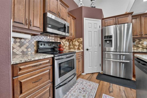 62 Coalbanks Gate West, Lethbridge, AB 