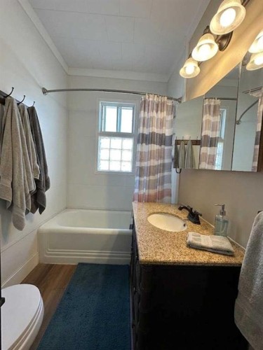 8017 22 Avenue, Coleman, AB - Indoor Photo Showing Bathroom