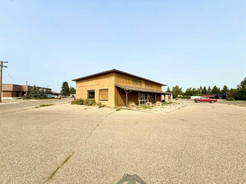 988 Main Street, Pincher Creek, AB 
