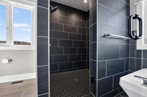 365 Rivergrove Chase West, Lethbridge, AB - Indoor Photo Showing Bathroom