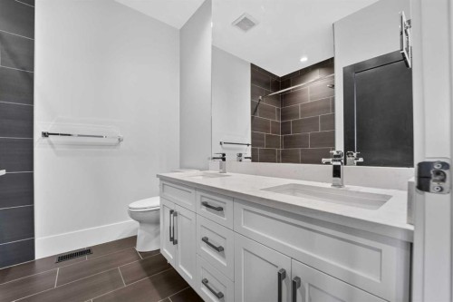 365 Rivergrove Chase West, Lethbridge, AB - Indoor Photo Showing Bathroom