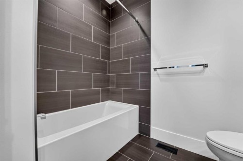 365 Rivergrove Chase West, Lethbridge, AB - Indoor Photo Showing Bathroom