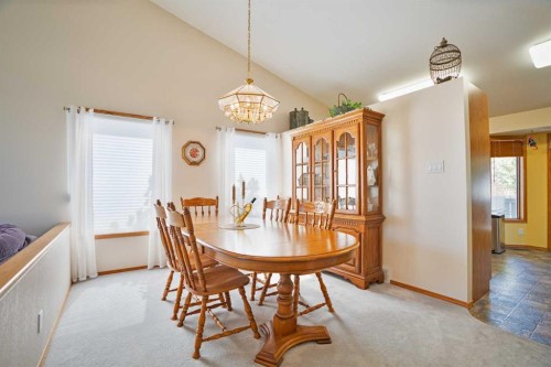 110 Heritage Boulevard West, Lethbridge, AB - Indoor Photo Showing Dining Room