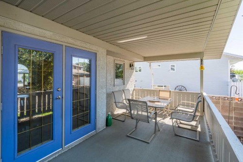 110 Heritage Boulevard West, Lethbridge, AB - Outdoor With Deck Patio Veranda With Exterior