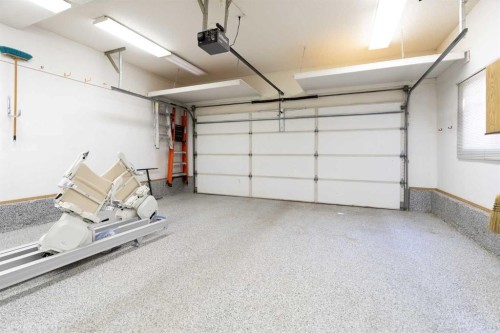 110 Heritage Boulevard West, Lethbridge, AB - Indoor Photo Showing Garage