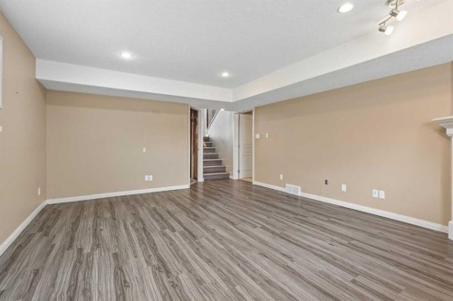 191 Jessie Robinson Close North, Lethbridge, AB - Indoor Photo Showing Other Room