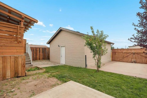 191 Jessie Robinson Close North, Lethbridge, AB - Outdoor With Exterior