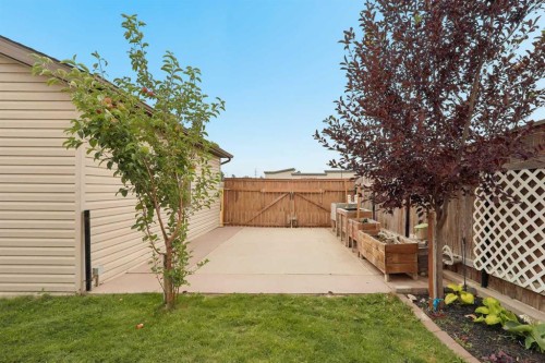 191 Jessie Robinson Close North, Lethbridge, AB - Outdoor