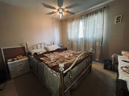 36 Park Meadows Boulevard North, Lethbridge, AB - Indoor Photo Showing Bedroom