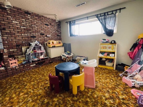 36 Park Meadows Boulevard North, Lethbridge, AB - Indoor Photo Showing Other Room