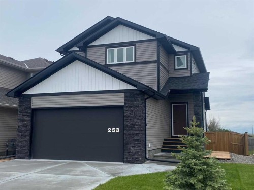 253 Rivergrove Chase WEST Lethbridge, AB T1K 8H8