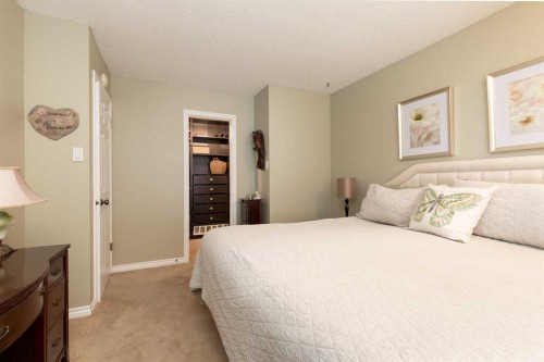 10 Seneca Place West, Lethbridge, AB - Indoor Photo Showing Bedroom