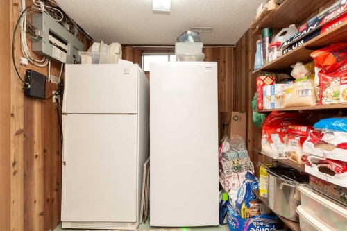 10 Seneca Place West, Lethbridge, AB - Indoor