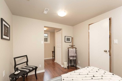 10 Seneca Place West, Lethbridge, AB - Indoor Photo Showing Bedroom