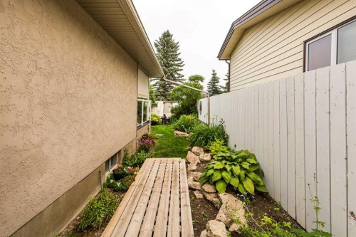 10 Seneca Place West, Lethbridge, AB - Outdoor With Deck Patio Veranda With Exterior