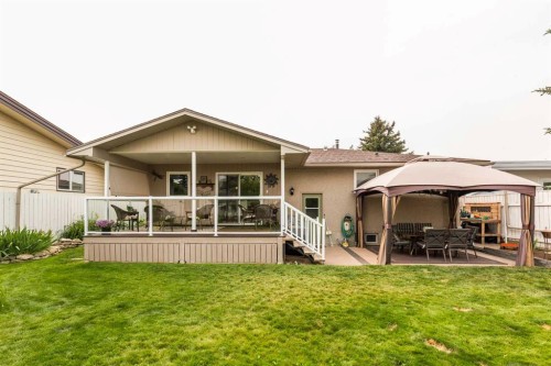 10 Seneca Place West, Lethbridge, AB - Outdoor With Deck Patio Veranda