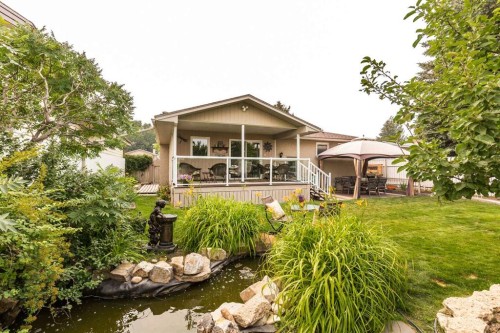 10 Seneca Place West, Lethbridge, AB - Outdoor With Deck Patio Veranda