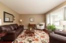 10 Seneca Place West, Lethbridge, AB  - Indoor Photo Showing Living Room 