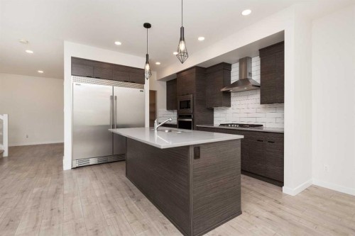 889 Atlantic Cove West, Lethbridge, AB - Indoor Photo Showing Kitchen With Upgraded Kitchen
