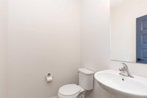 889 Atlantic Cove West, Lethbridge, AB - Indoor Photo Showing Bathroom