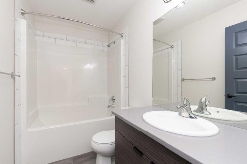 889 Atlantic Cove West, Lethbridge, AB - Indoor Photo Showing Bathroom