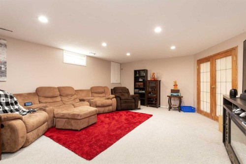 14 Heritage Road West, Lethbridge, AB - Indoor Photo Showing Other Room
