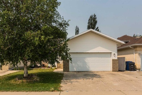 14 Heritage Road WEST Lethbridge, AB T1K 6T8