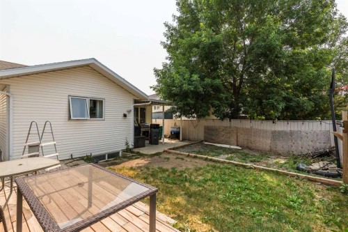 14 Heritage Road West, Lethbridge, AB - Outdoor