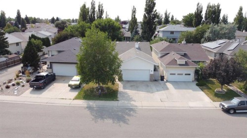 14 Heritage Road West, Lethbridge, AB - Outdoor With Facade