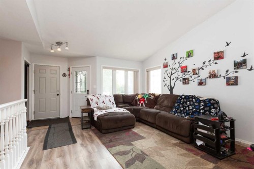 14 Heritage Road West, Lethbridge, AB - Indoor Photo Showing Living Room
