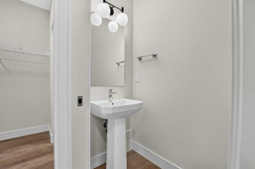 75 Miners Road West, Lethbridge, AB - Indoor Photo Showing Bathroom
