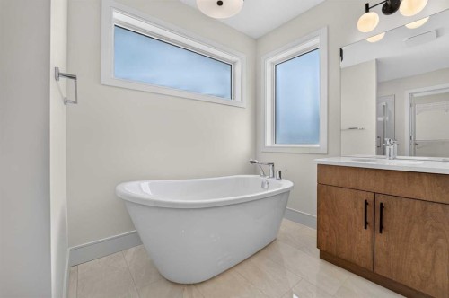 75 Miners Road West, Lethbridge, AB - Indoor Photo Showing Bathroom