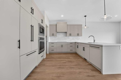 75 Miners Road West, Lethbridge, AB - Indoor Photo Showing Kitchen With Upgraded Kitchen