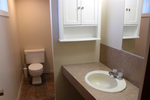 504 Centennial Avenue, Picture Butte, AB - Indoor Photo Showing Bathroom