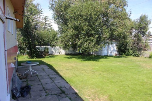 504 Centennial Avenue, Picture Butte, AB - Outdoor