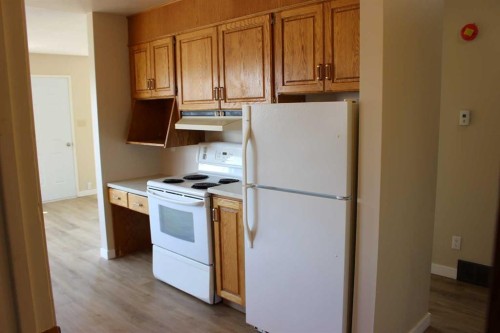 504 Centennial Avenue, Picture Butte, AB - Indoor Photo Showing Kitchen