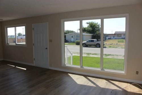504 Centennial Avenue, Picture Butte, AB - Indoor