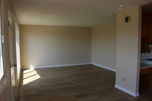 504 Centennial Avenue, Picture Butte, AB - Indoor Photo Showing Other Room