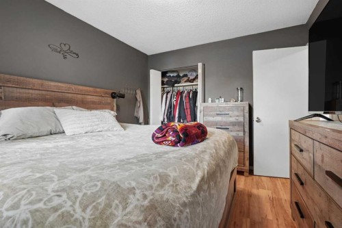 2610 11 Avenue North, Lethbridge, AB - Indoor Photo Showing Bedroom