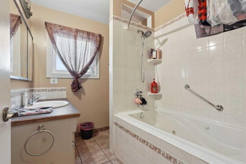 2610 11 Avenue North, Lethbridge, AB - Indoor Photo Showing Bathroom