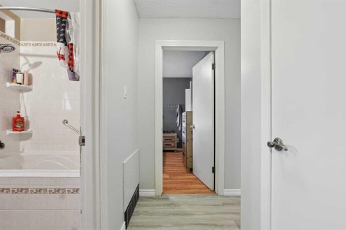 2610 11 Avenue North, Lethbridge, AB - Indoor Photo Showing Other Room