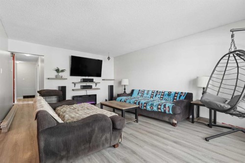 2610 11 Avenue North, Lethbridge, AB - Indoor Photo Showing Living Room