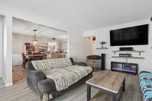 2610 11 Avenue North, Lethbridge, AB - Indoor Photo Showing Living Room