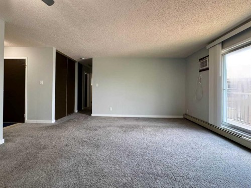 301-420 Columbia Boulevard West, Lethbridge, AB - Indoor Photo Showing Other Room