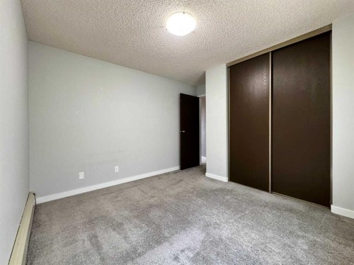 301-420 Columbia Boulevard West, Lethbridge, AB - Indoor Photo Showing Other Room