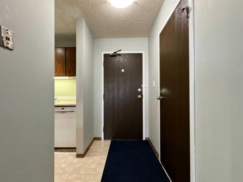 301-420 Columbia Boulevard West, Lethbridge, AB - Indoor Photo Showing Other Room