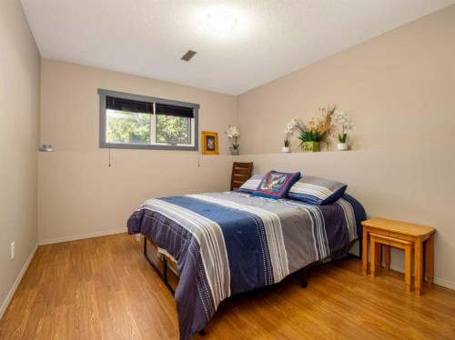 2501 & 2503 24 Street, Coaldale, AB - Indoor Photo Showing Bedroom