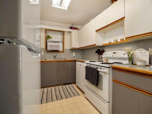 2501 & 2503 24 Street, Coaldale, AB - Indoor Photo Showing Kitchen With Double Sink